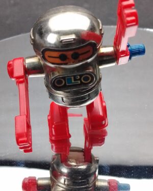 1979 TOMY Wind Up ROBOT 2″ inches Red Walking Toy