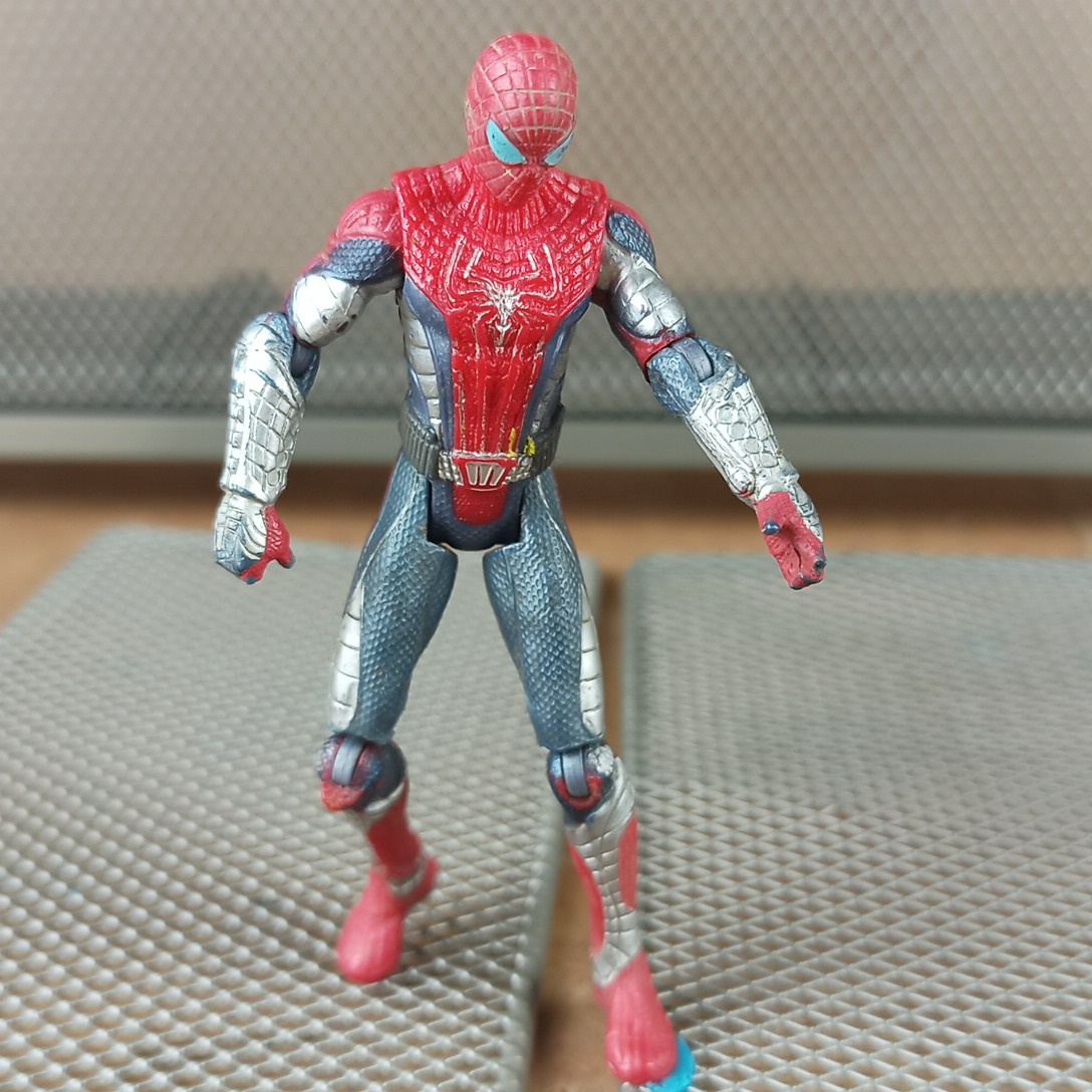 2011 MISSILE ATTACK SPIDER MAN ACTION FIGURE FOR SALE 1