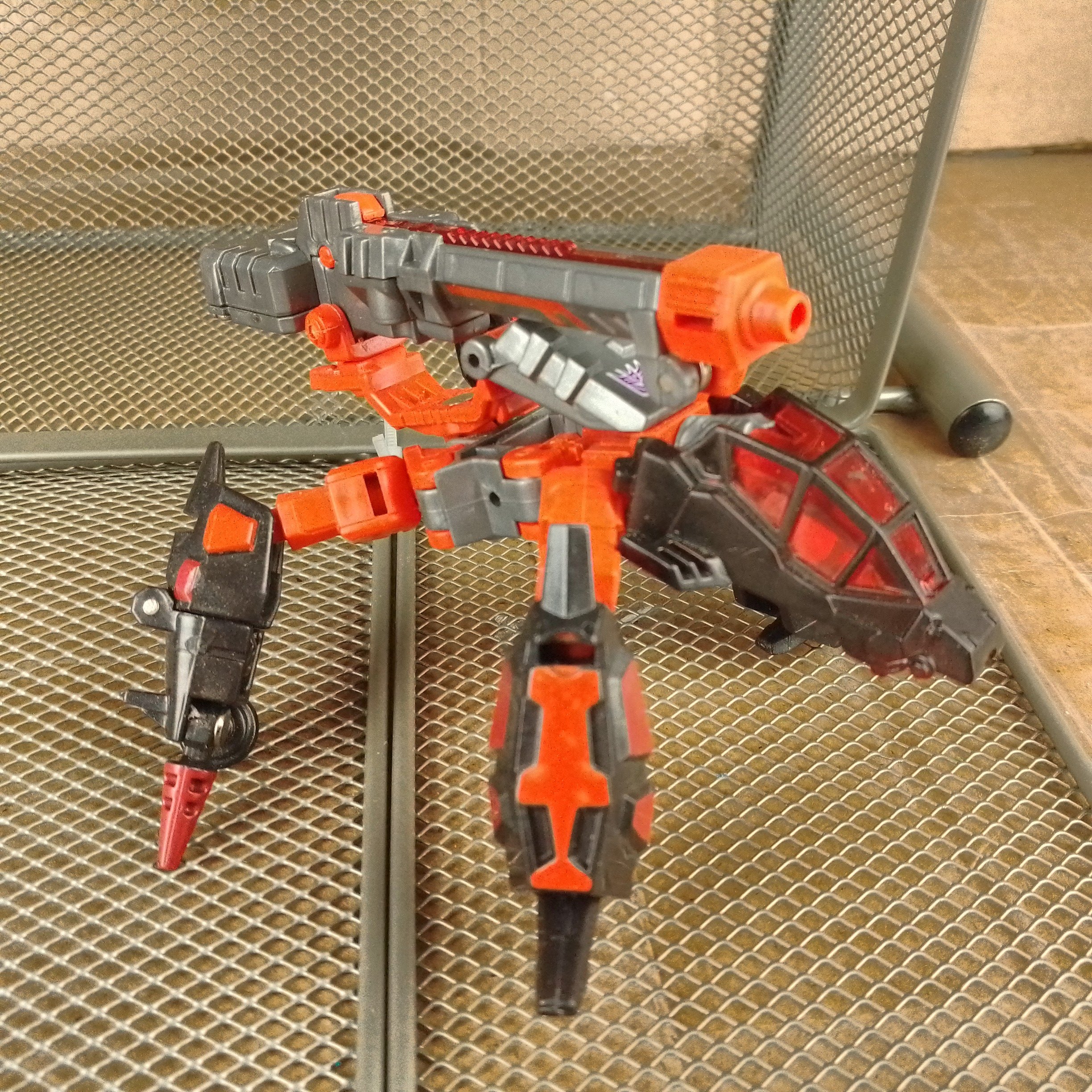 2005 SCRAPMETAL SCOUT CLASS NO KEY ORANGE RED TRANSFORMERS CYBERTRON HASBRO 1